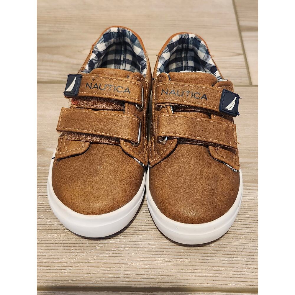 Nautica Low Top Easy Closure Kids Sneakers Size 6 K0009